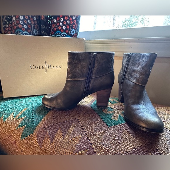 Cole Hann Cassidy stacked heel booties. Size 7.5 - Picture 3 of 14